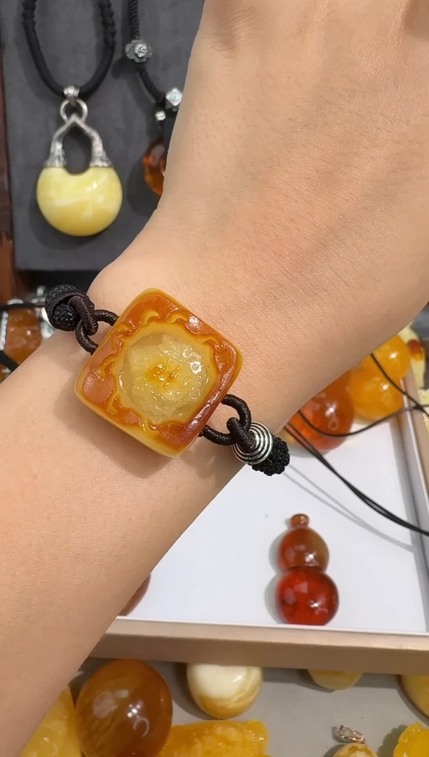 未镶嵌琥珀裸石霏琥珀