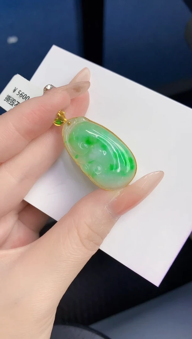 颈饰18K金镶嵌翡翠缅甸天然翡翠A货