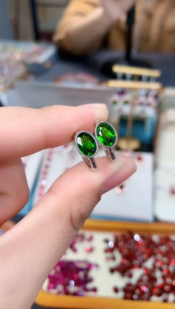 【闪购商品】透辉石耳扣银S925镶嵌天然