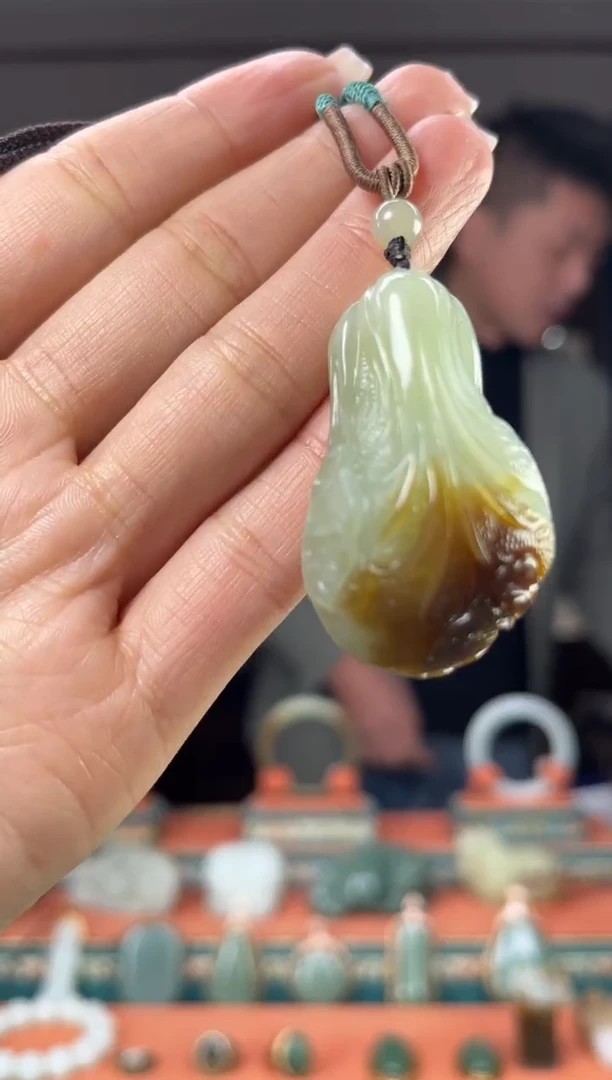 颈饰未镶嵌和田玉佩佩