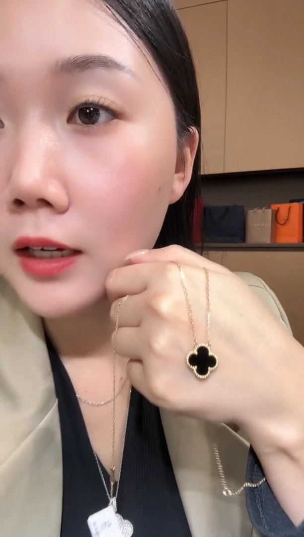 【闪购商品】玛瑙/玉髓套链18K金镶嵌红色k黄，四叶草套链GH