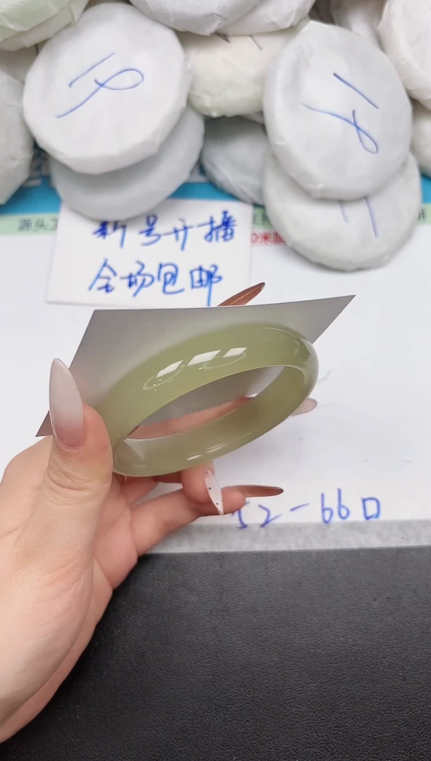 未镶嵌手镯石英质玉A309/61.6