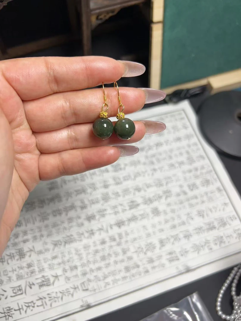 SJ-6118简约时尚和田玉卡12耳钩（拍一发一多样性发货）