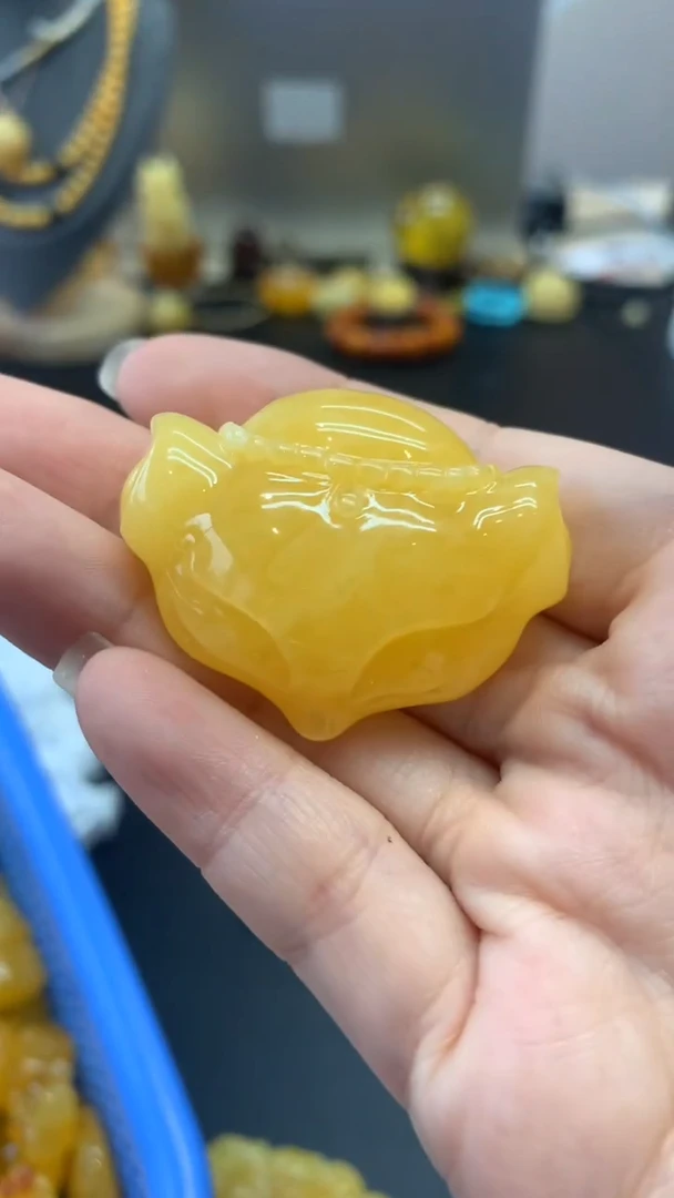 未镶嵌琥珀珠宝奇石1842