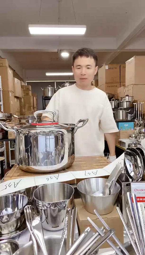 A34 微瑕卓德铭24cm蔷薇花汤锅