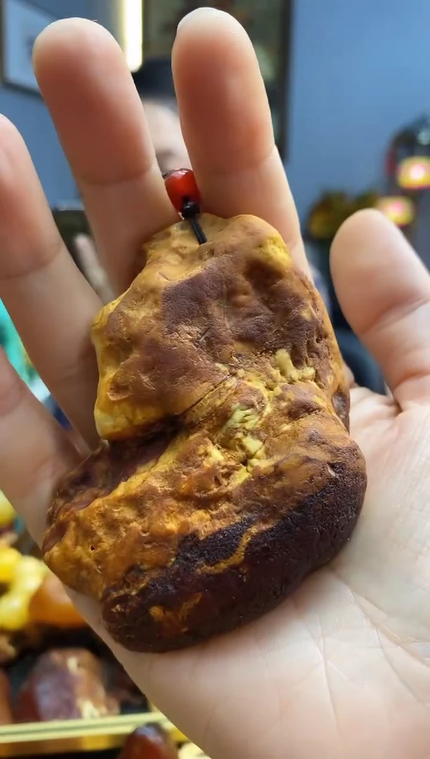 未镶嵌颈饰琥珀吊坠