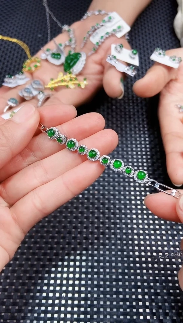 【闪购商品】翡翠手链未镶嵌11111111