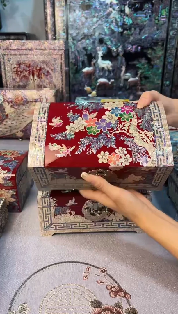 鱼锁满贝底·弘贝雅螺钿漆器文化馆