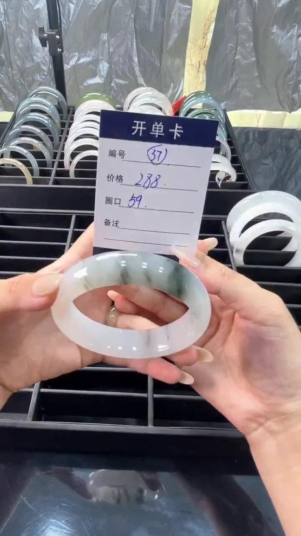 未镶嵌手镯石英岩玉手镯