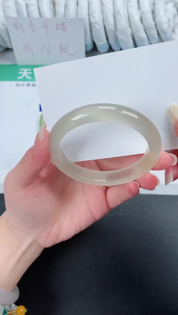 【闪购商品】石英质玉手镯未镶嵌182-58.5