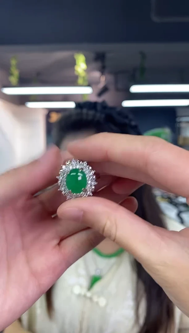 翡翠戒指未镶嵌多样性发其一颜色微差