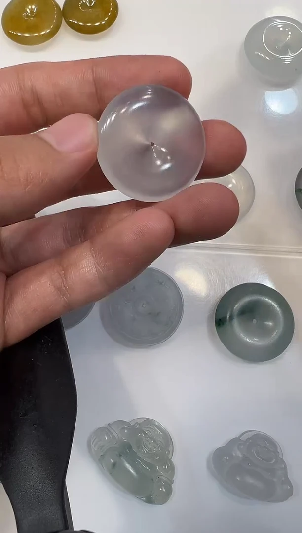 定制翡翠未镶嵌扣子