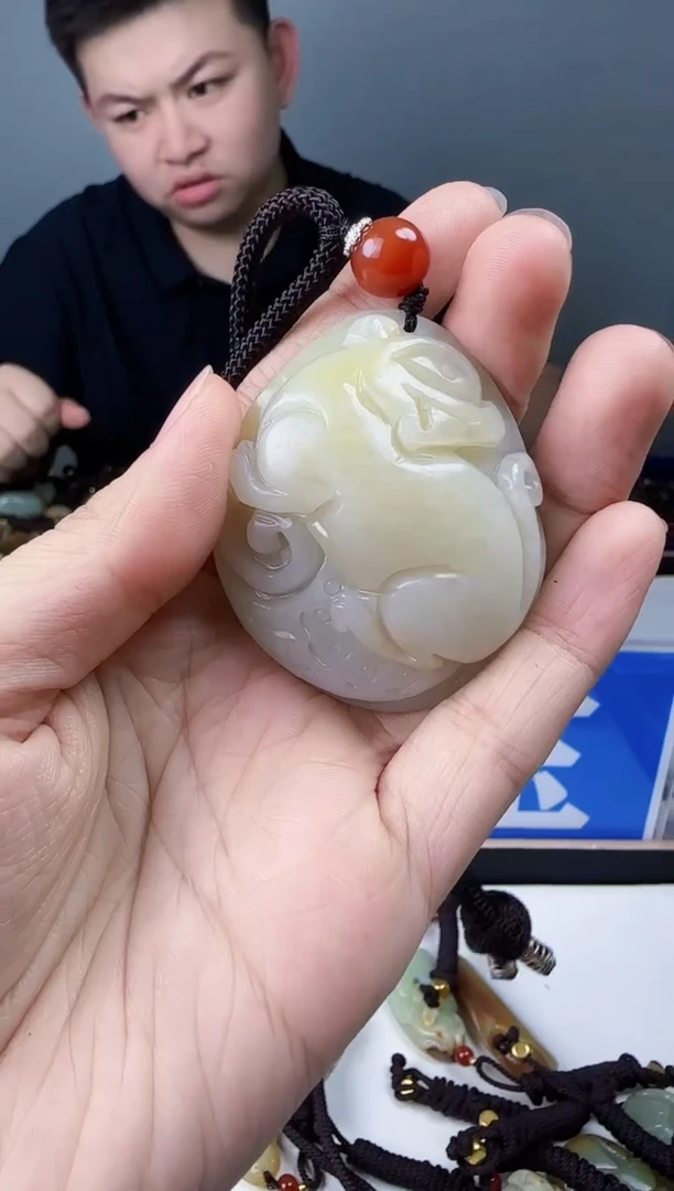 和田玉未镶嵌颈饰1