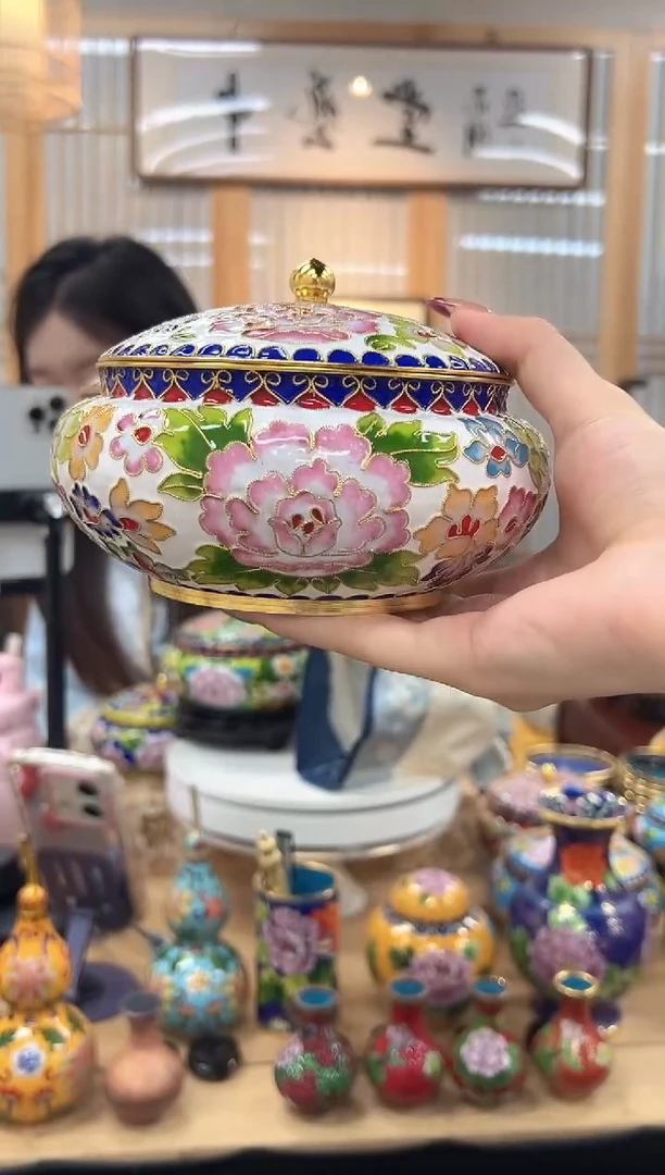 【闪购商品】景泰蓝花丝喜子罐6寸XZG002白