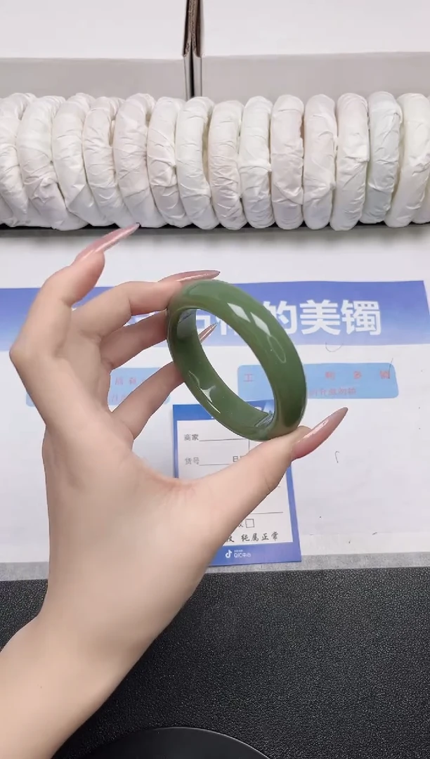 未镶嵌手镯石英质玉84-54.4