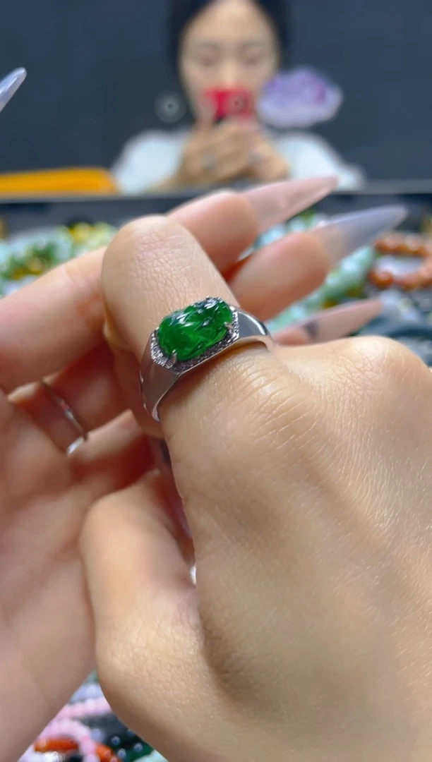 颈饰未镶嵌翡翠/V/翡翠A货，一件也是批发价