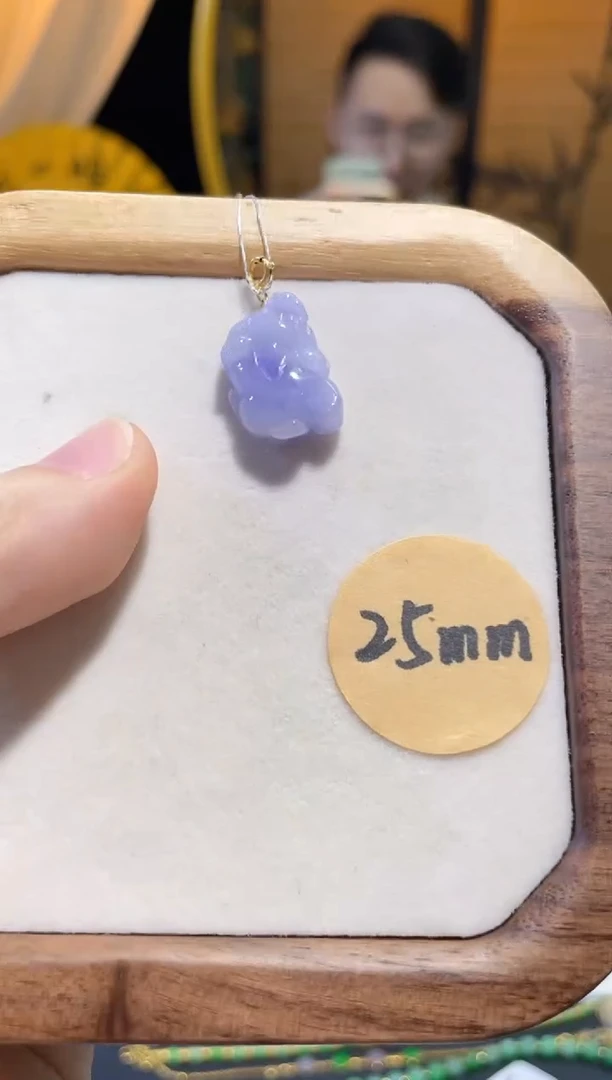 颈饰18K金镶嵌翡翠貔貅