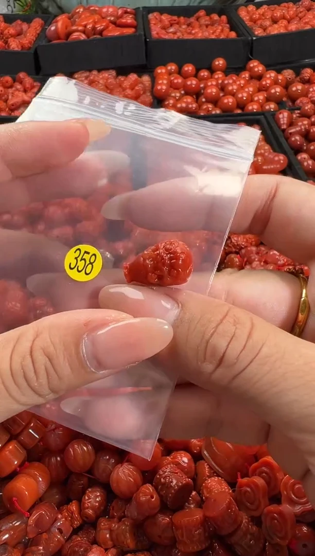 颈饰未镶嵌南红玛瑙1