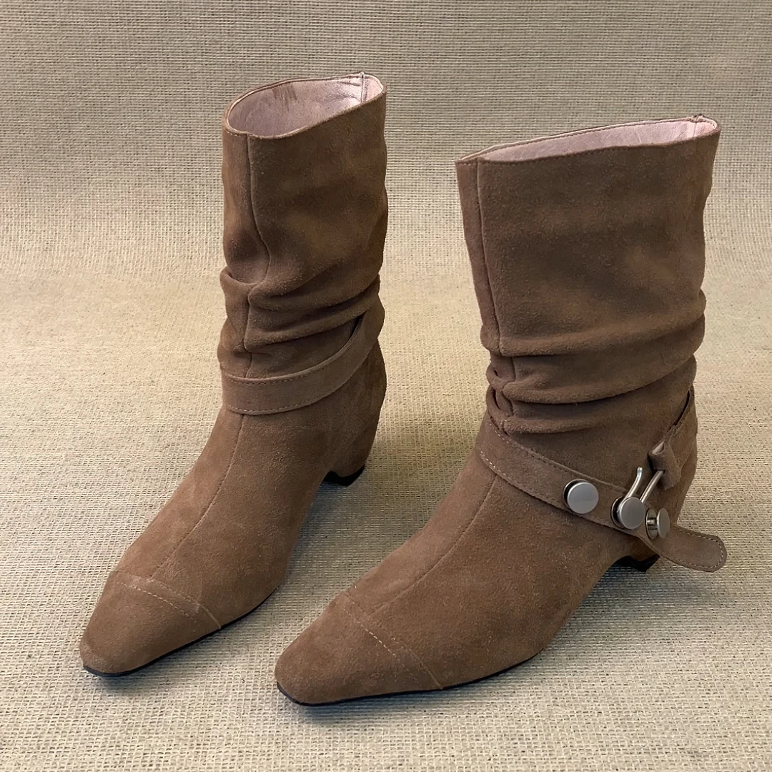 RubyL/5.5cm简约设计感皮带扣磨砂舒适圆头内增高褶皱堆堆靴女款