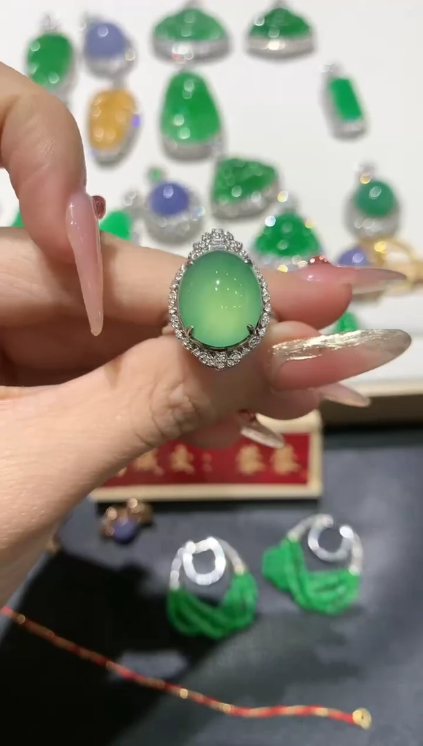 【闪购商品】翡翠吊坠(不含链)18K金镶嵌团购4