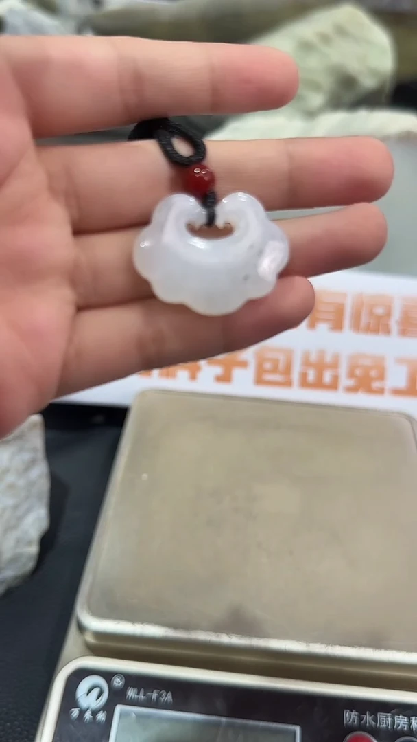 吊坠(赠链)未镶嵌和田玉新疆和田玉黑山料平安锁
