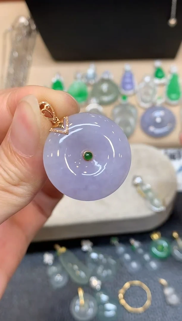 颈饰18K金镶嵌翡翠平安扣【无服务费