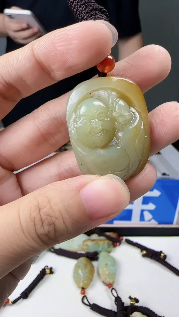 和田玉未镶嵌颈饰1