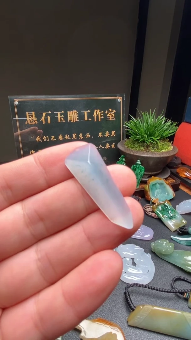 吊坠(不含链)未镶嵌翡翠玉蝉