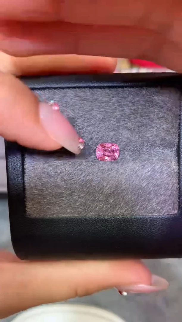 未镶嵌裸石定制尖晶石枕型 粉丁香色调 1.32ct