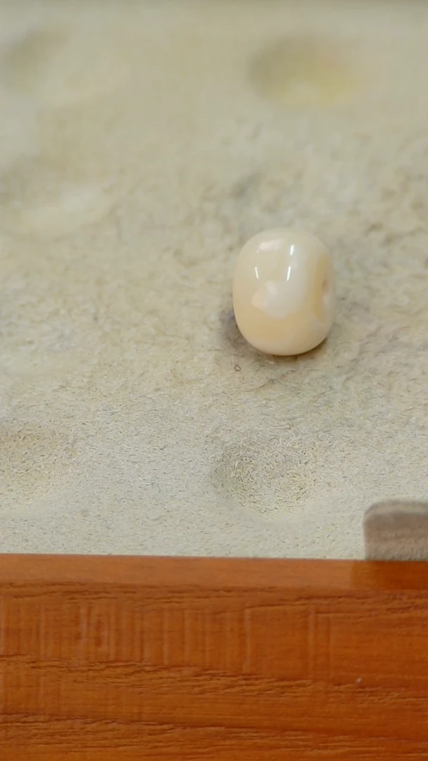 【闪购商品】蜜蜡裸石未镶嵌俄料全品10.7*7.4mm0.558克