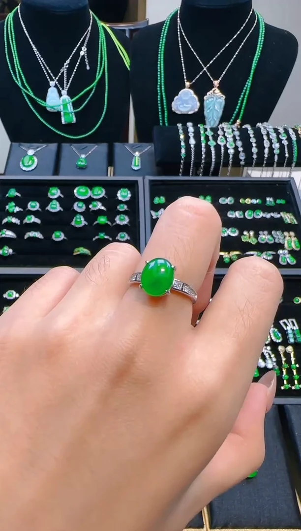 颈饰银S925镶嵌翡翠巧蛋面戒指