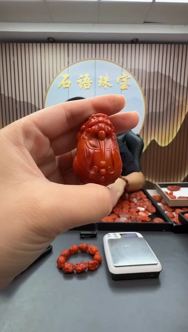 未镶嵌雕刻南红玛瑙076ZB1209产品一个