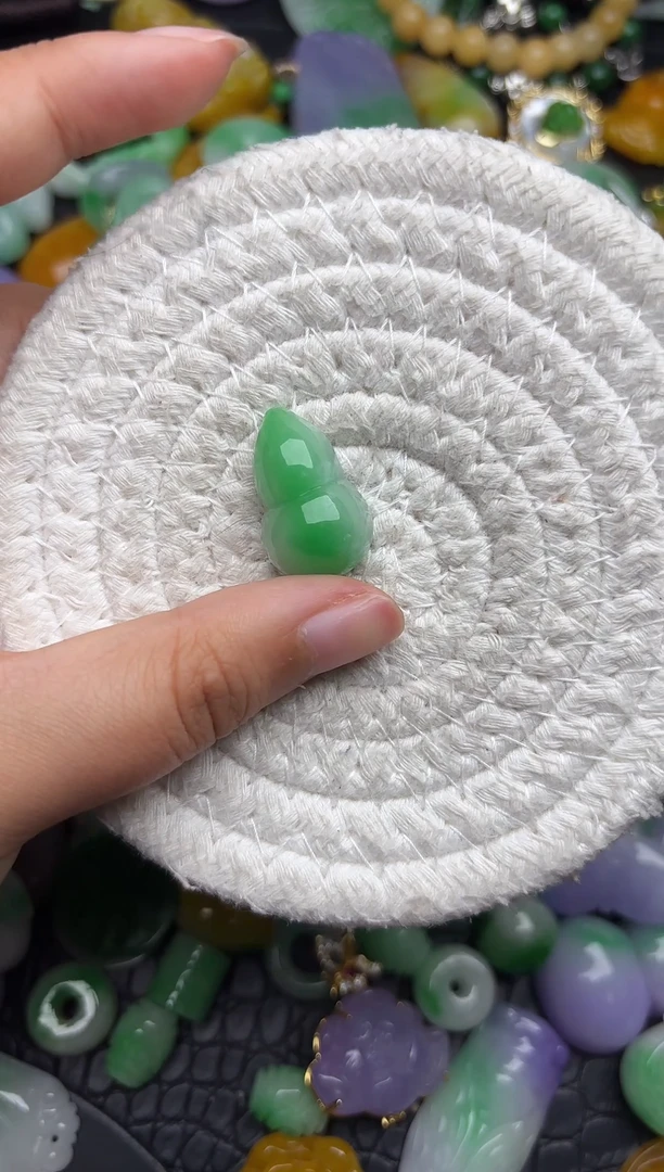 颈饰未镶嵌翡翠缅甸翡翠吊坠