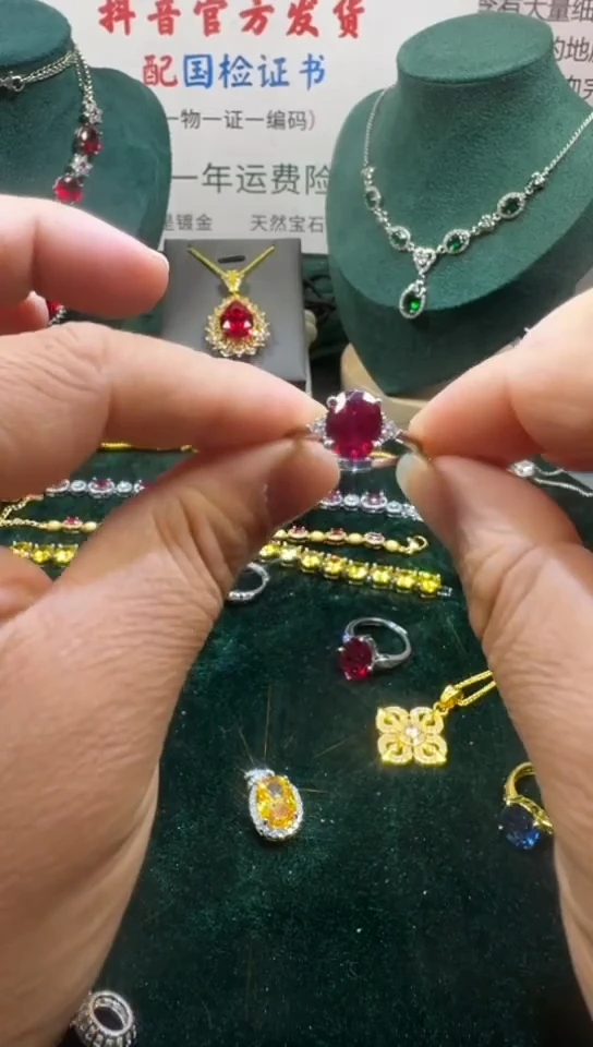 18K金镶嵌戒指红宝石0