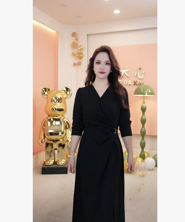 【胖大心】大码女装秋季新款法式气质轻奢v领显瘦遮肉小黑裙9221