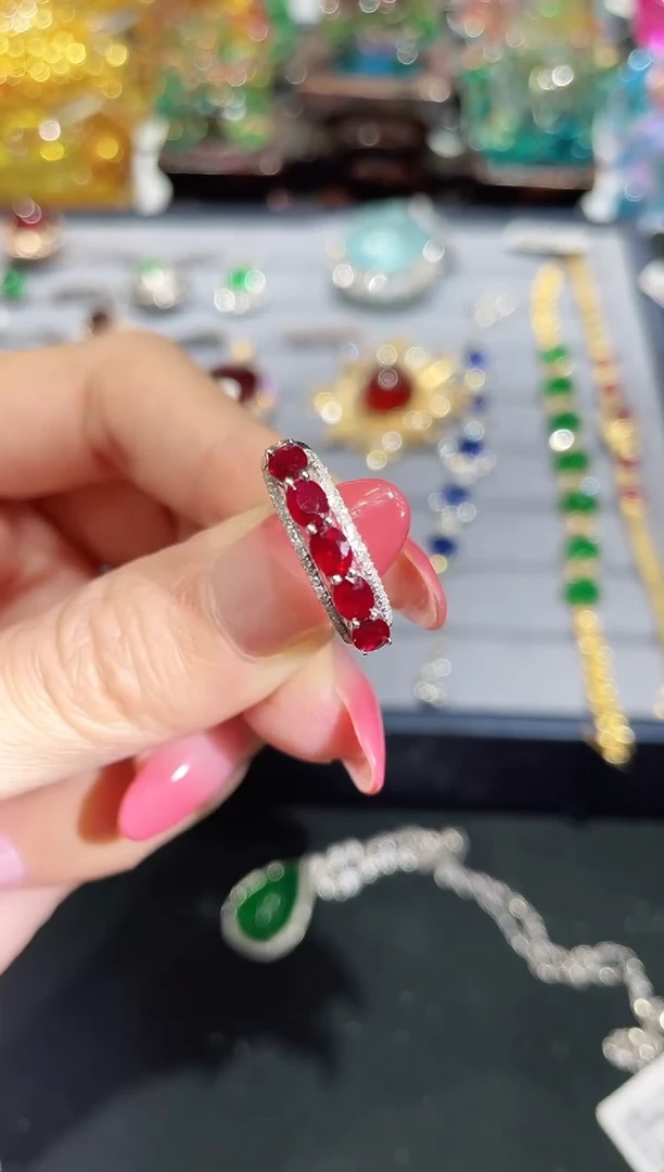 18K金镶嵌戒指红宝石戒指