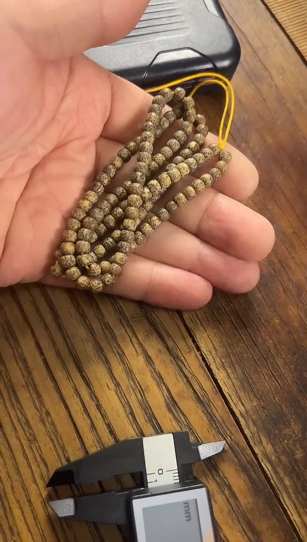 无非金属5x4mm  小金点长串