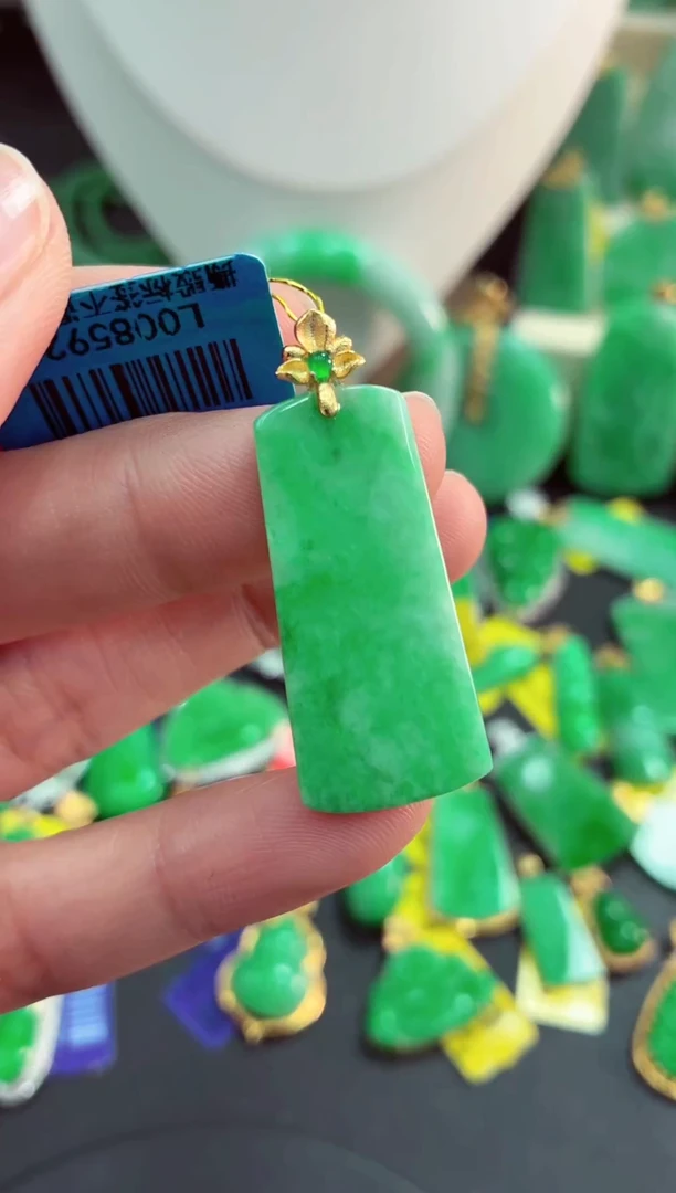 吊坠(不含链)未镶嵌翡翠天然缅甸翡翠A货