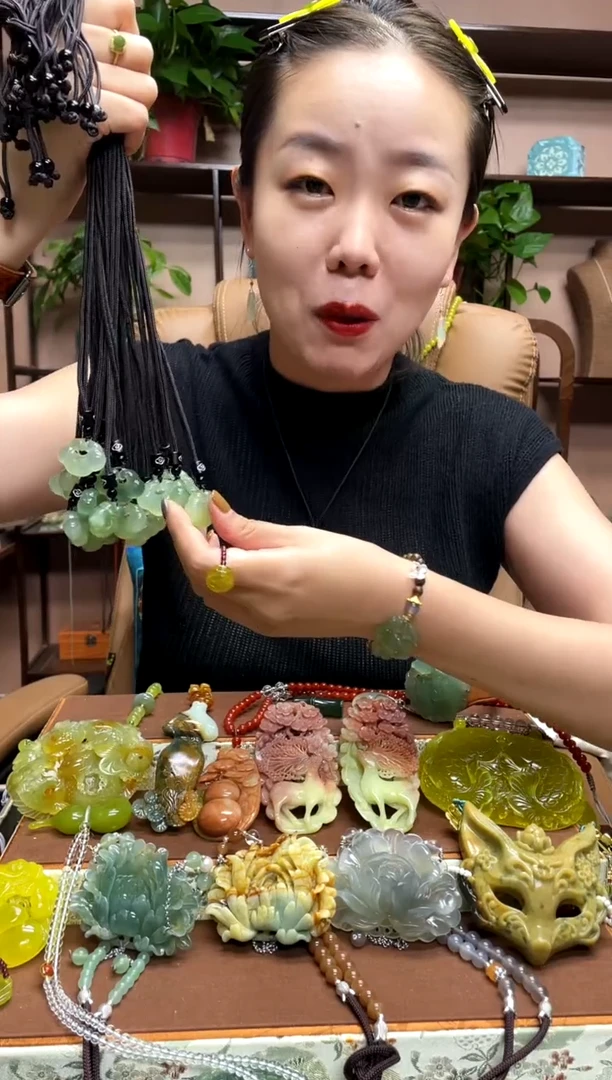 未镶嵌岫玉吊坠多样性发货发其中之一