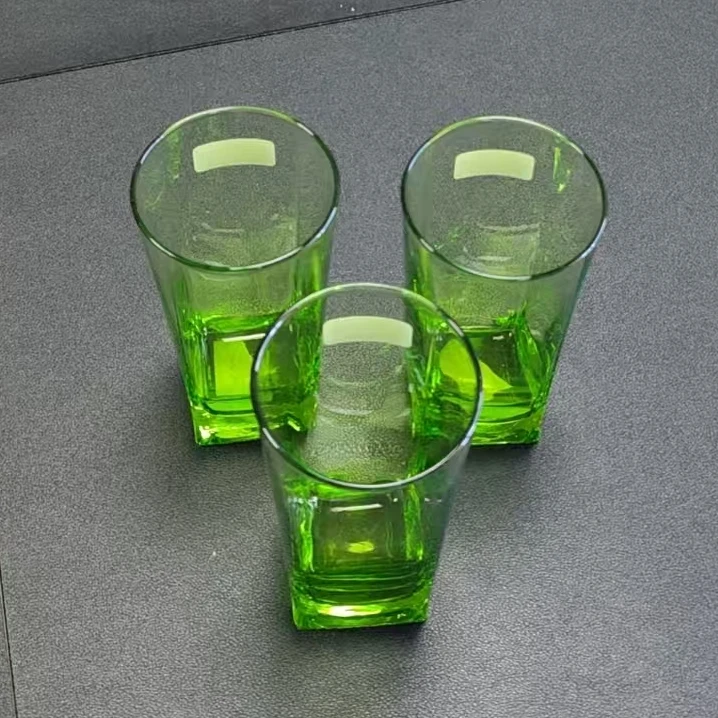 创意家用炫彩玻璃水杯酒杯圆形口四脚杯鸡尾酒杯主人杯