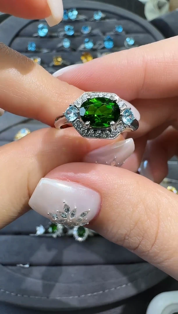 银S925镶嵌透辉石戒指【七天鉴赏期】