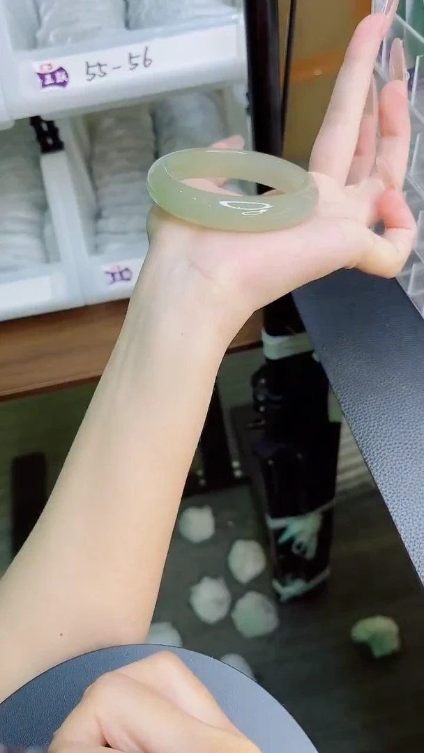 未镶嵌手镯石英质玉8-54