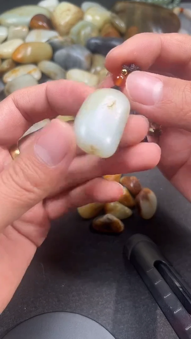 颈饰未镶嵌和田玉和田玉随型吊坠