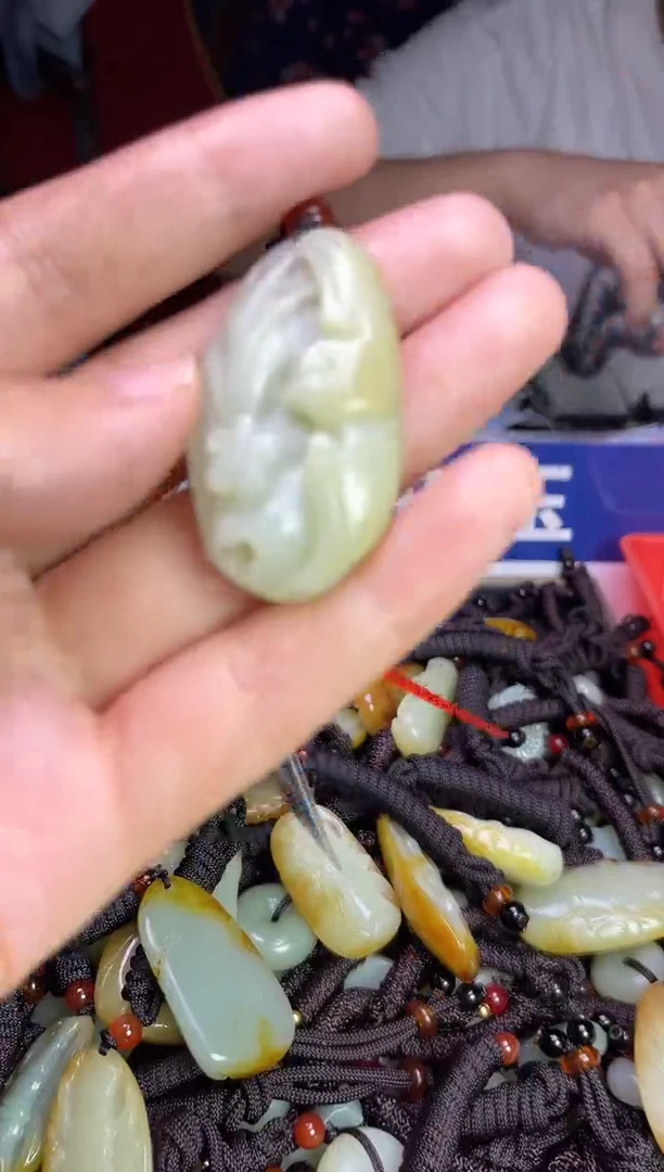 未镶嵌和田玉挂件1