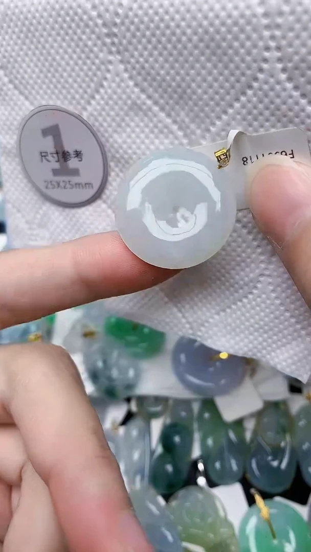 颈饰18K金镶嵌翡翠天然A货翡翠