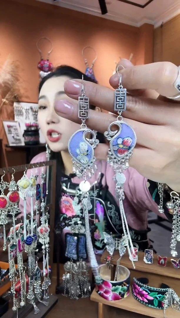 【闪购商品】刺绣纯手工民族风耳环