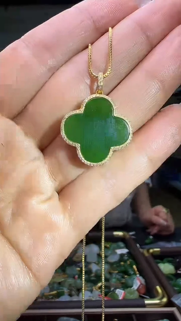 颈饰18K金镶嵌和田玉（多样性发货.发其一)12.09.58