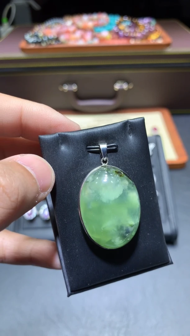 【闪购商品】葡萄石颈饰未镶嵌T73