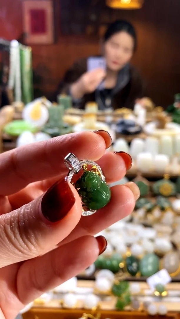 【闪购商品】和田玉吊坠银S925镶嵌。