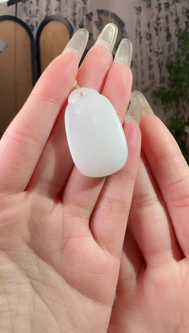 颈饰未镶嵌和田玉白玉花牌
